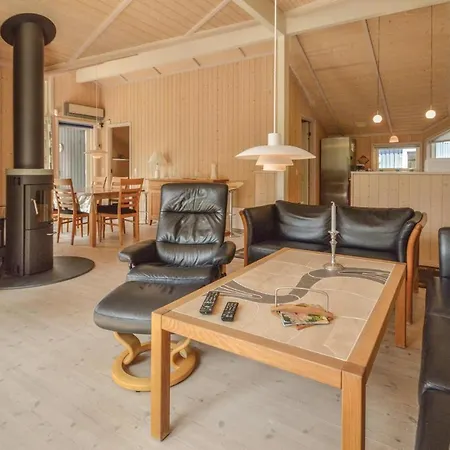 Three-bedroom Holiday In