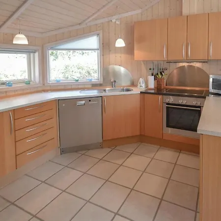 Three-bedroom Holiday In Дом отдыха *